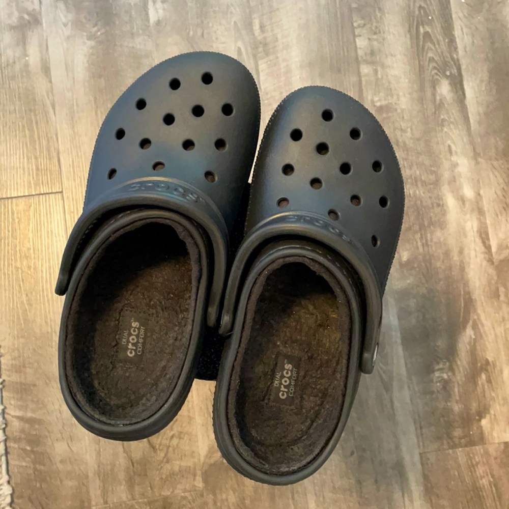 Classic Lined Clogs Crocs.. Unisex size: 8 women/ 6 men Black
